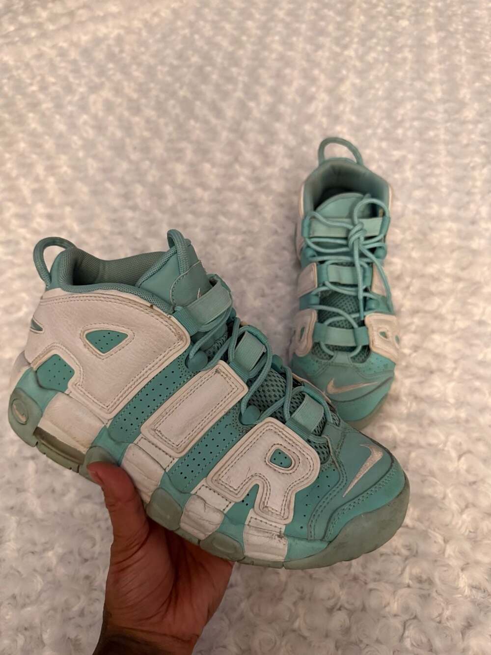 Nike Air More Uptempo GS Island Green Aqua White Sneakers
6Y / 7.5W